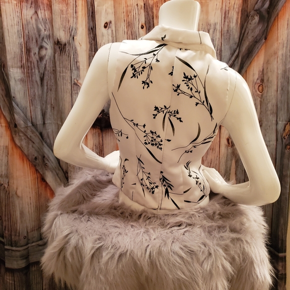 Nice sleeve-less collared satin white and black - Picture 2 of 2